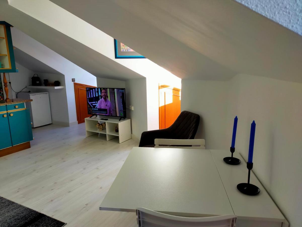 Apartamento En El Casco Antiguo De Понферада Екстериор снимка
