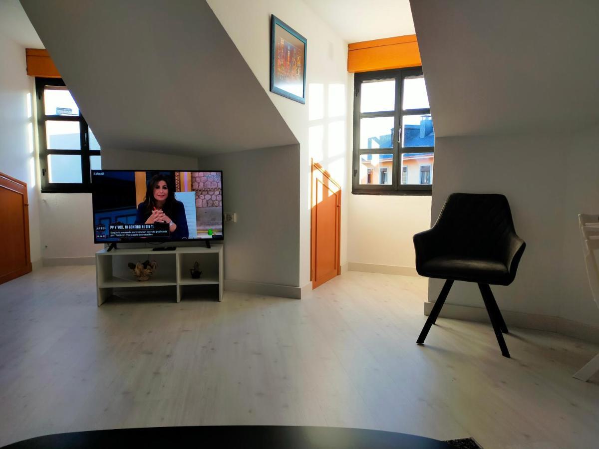 Apartamento En El Casco Antiguo De Понферада Екстериор снимка