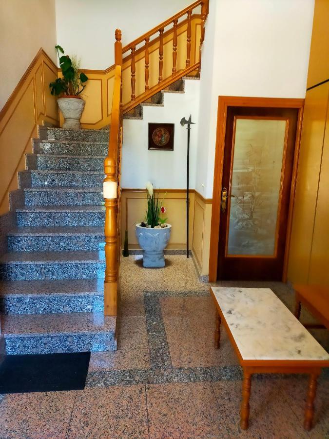 Apartamento En El Casco Antiguo De Понферада Екстериор снимка