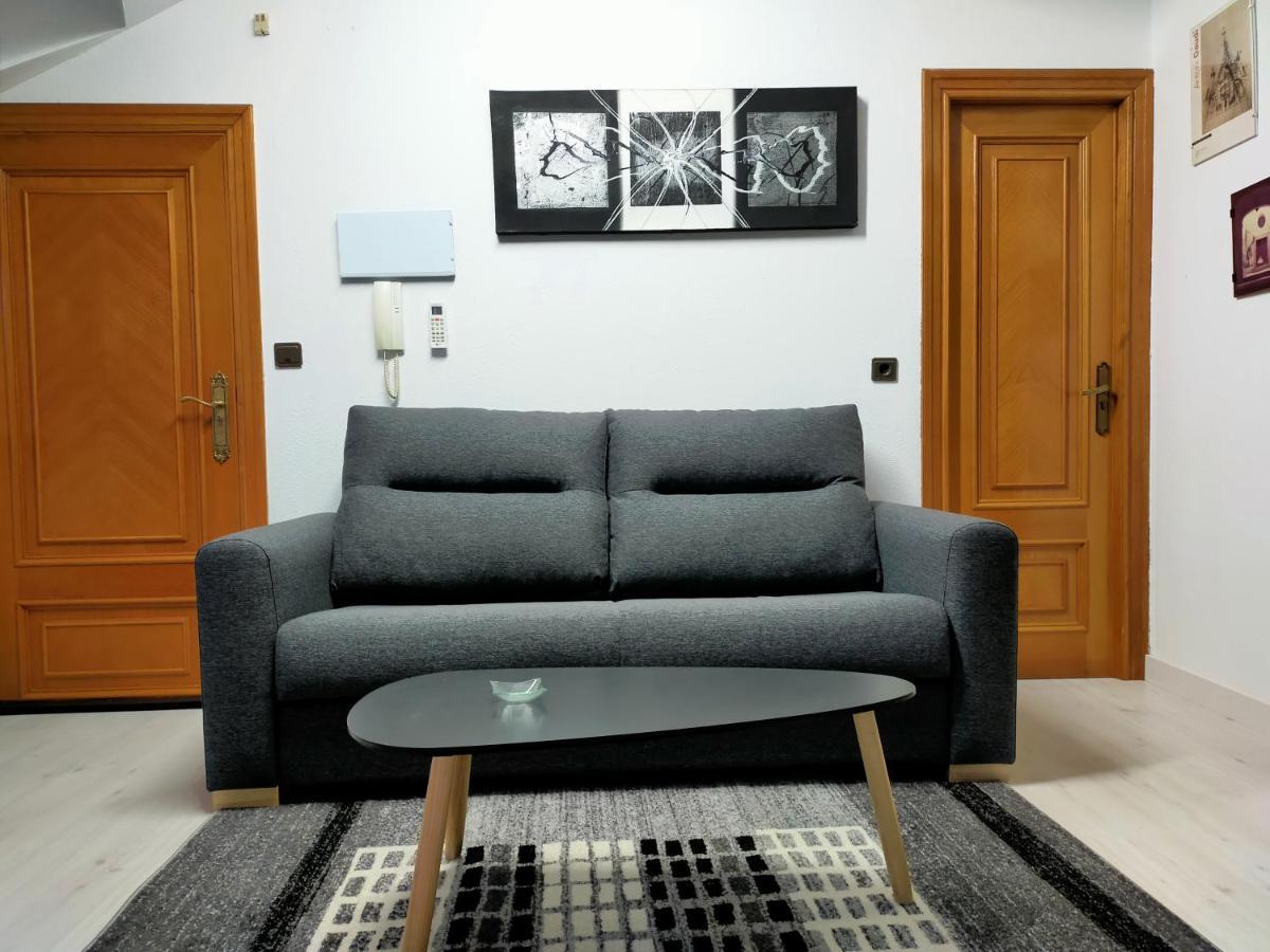 Apartamento En El Casco Antiguo De Понферада Екстериор снимка